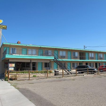 Economy Inn オンタリオ エクステリア 写真