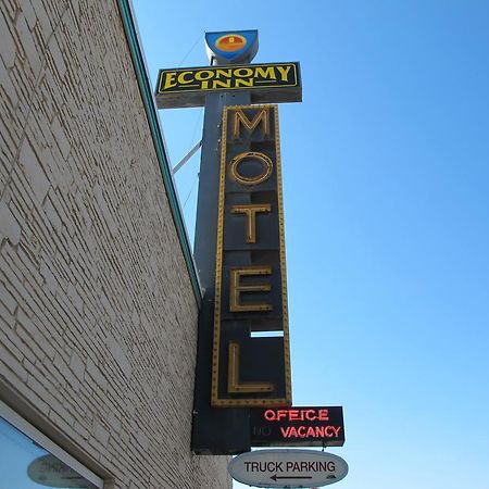 Economy Inn オンタリオ エクステリア 写真