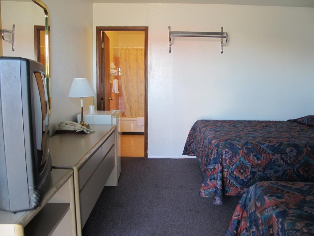 Economy Inn オンタリオ 部屋 写真
