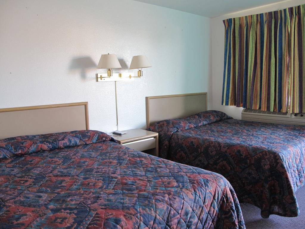Economy Inn オンタリオ 部屋 写真