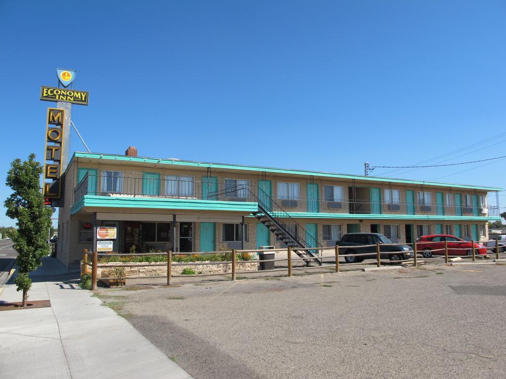 Economy Inn オンタリオ エクステリア 写真