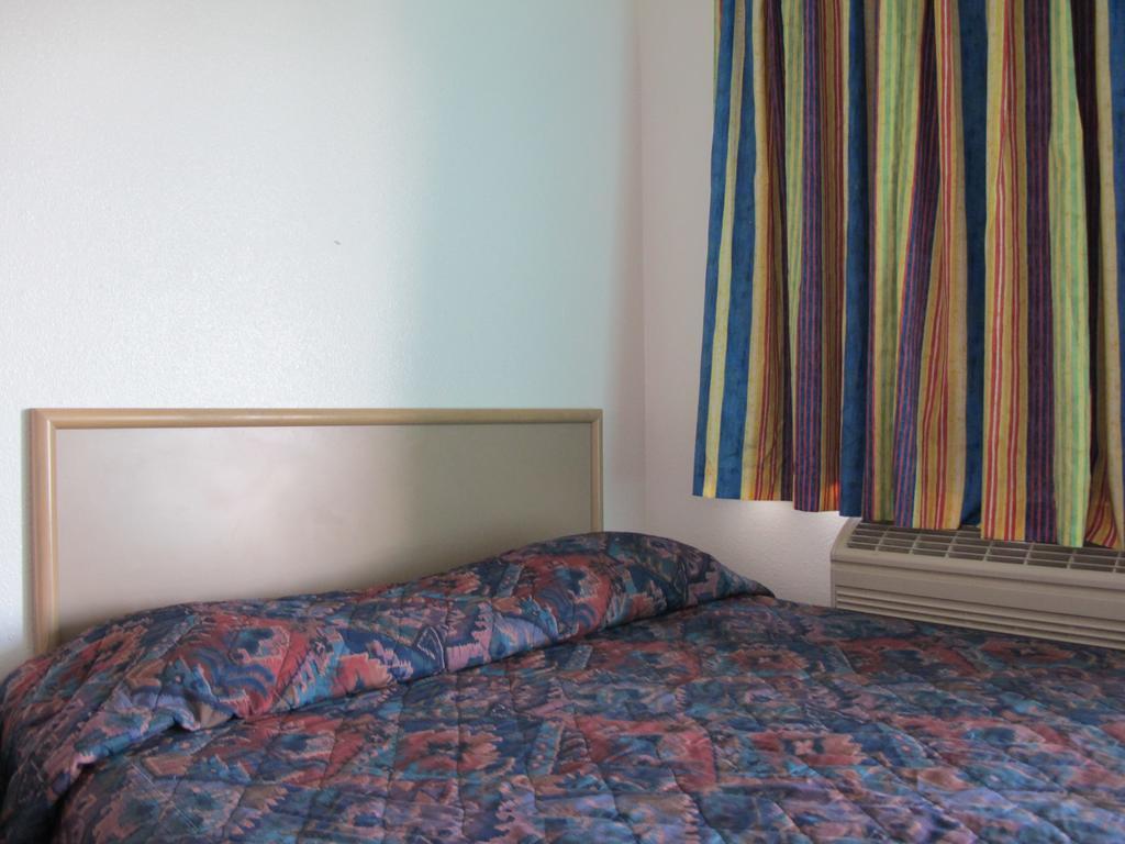 Economy Inn オンタリオ 部屋 写真