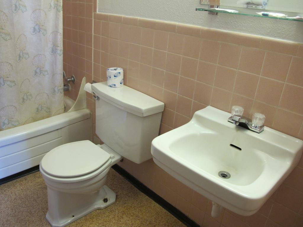 Economy Inn オンタリオ 部屋 写真